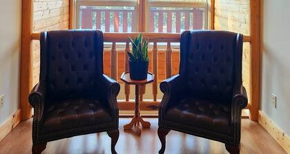 Ultimate Group Getaway - Cozy Mountain Chalet