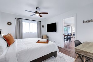 4 bedrooms, iron/ironing board, WiFi, bed sheets - Spacious, 4-bedroom house with private pool in a walkable location. (San Antonio)