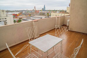 Outdoor dining - Penthouse with two terraces at the Old City [502]. (Montevideo)