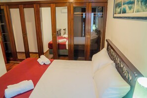 3 bedrooms, iron/ironing board, Internet, bed sheets - Penthouse with two terraces at the Old City [502]. (Montevideo)
