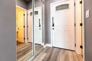 Interior - Modern King Suite Near Downtown SD (San Diego)