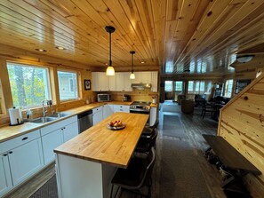 Microwave, oven, stovetop, dishwasher - Tranquil 3-bedroom cabin on scenic Lake Vermilion (Tower)