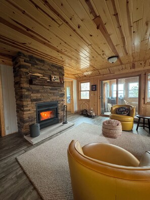 Interior - Tranquil 3-bedroom cabin on scenic Lake Vermilion (Tower)