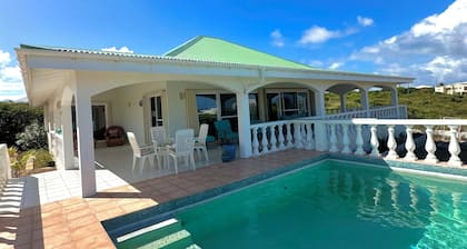 Serene Barefoot-Luxury 2 bedroom Private Villa & Pool