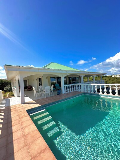 Serene Barefoot-Luxury 2 bedroom Private Villa & Pool