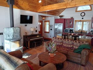 Televisión y chimenea 