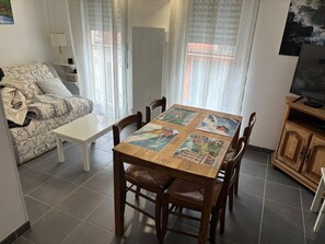Dining - Downtown apartment near cable car (Cauterets)
