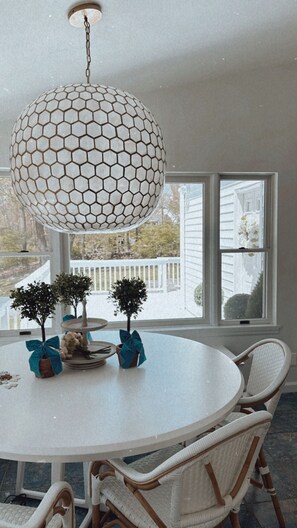 Dining - Compo Beach access gated private house in Westport (Westport)