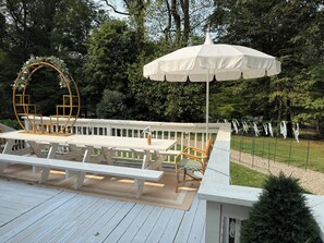 Outdoor dining - Compo Beach access gated private house in Westport (Westport)