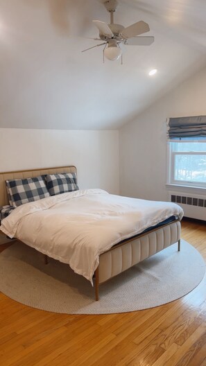 3 bedrooms, desk, free WiFi, bed sheets - Compo Beach access gated private house in Westport (Westport)