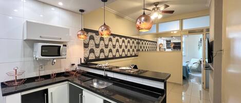 Micro-ondes, four, plaque de cuisson