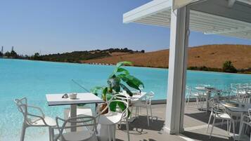 Apartment | Outdoor dining