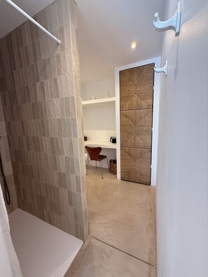 Shower, hair dryer, towels, soap - Comfortable seaside villa in the center of Canet Plage (Canet-en-Roussillon)