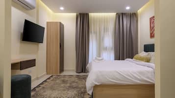 Double Room, 1 King Bed, Non Smoking, Private Bathroom