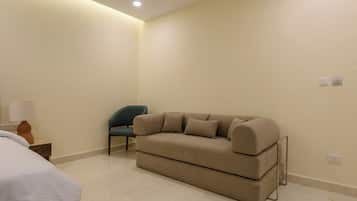 Double Room, 1 King Bed, Non Smoking, Private Bathroom | Living area