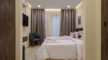 Double Room, 2 Twin Beds, Non Smoking, Private Bathroom | Desk, blackout drapes, iron/ironing board, free WiFi