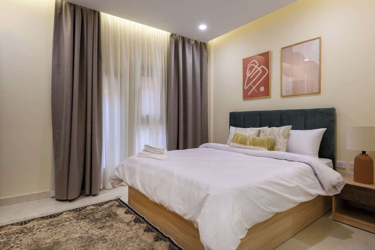 Double Room, 1 King Bed, Non Smoking, Private Bathroom