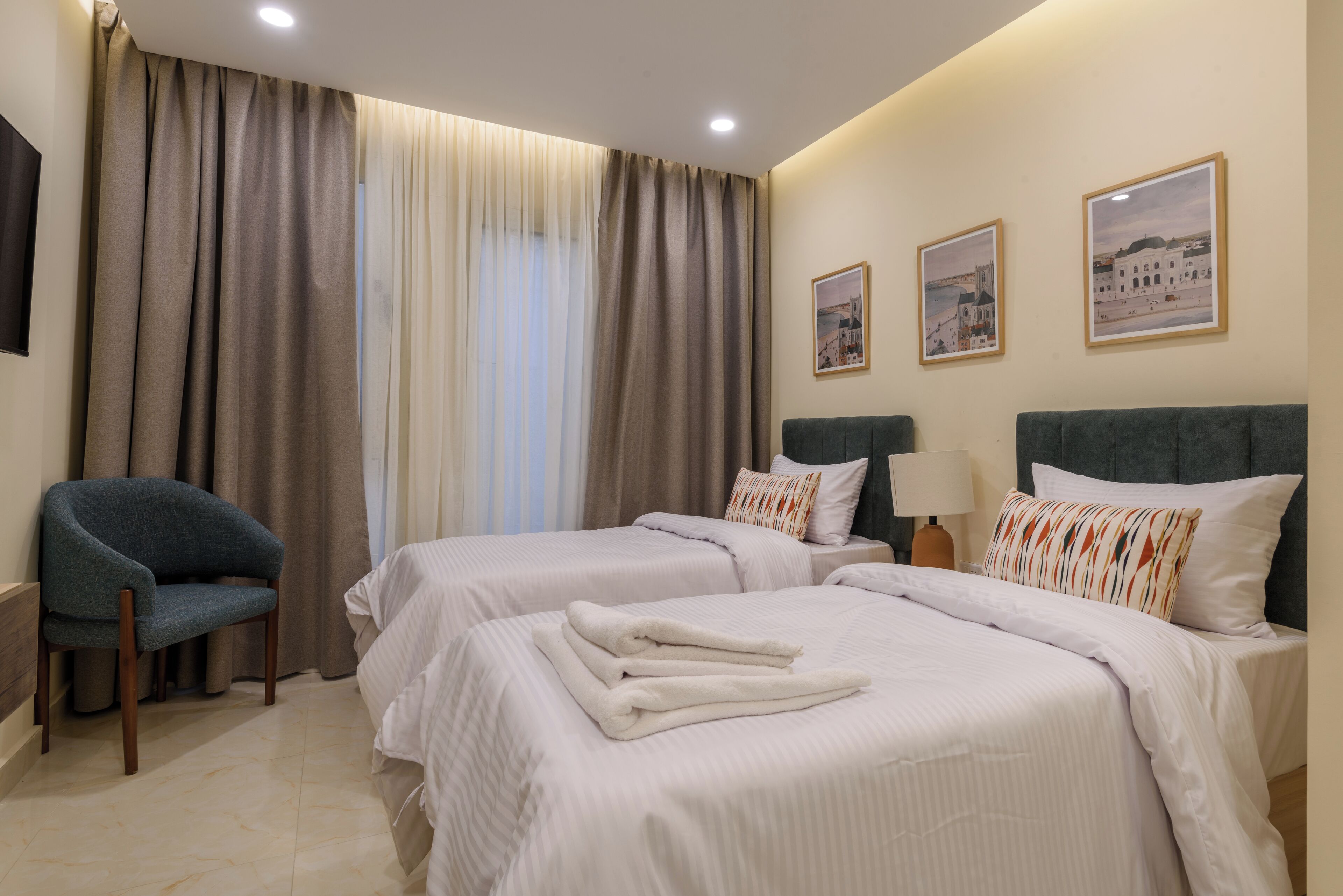 Habitación doble, 2 camas individuales, para no fumadores, baño privado | Escritorio, cortinas blackout y tabla de planchar con plancha 