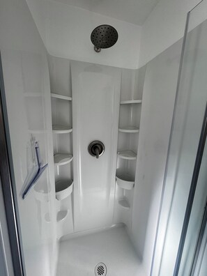 Shower, hair dryer, towels, soap - Cozy 2-bedroom bungalow in fantastic Sarasota on Lido Key (Sarasota)