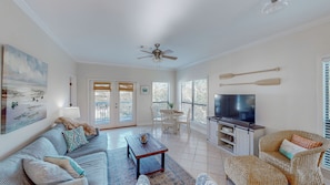 Smart TV - Beautiful 2-Bedroom Villa, Beach, Pool, Boat Slip, Fishing Pier, Flora-Bama (Pensacola)