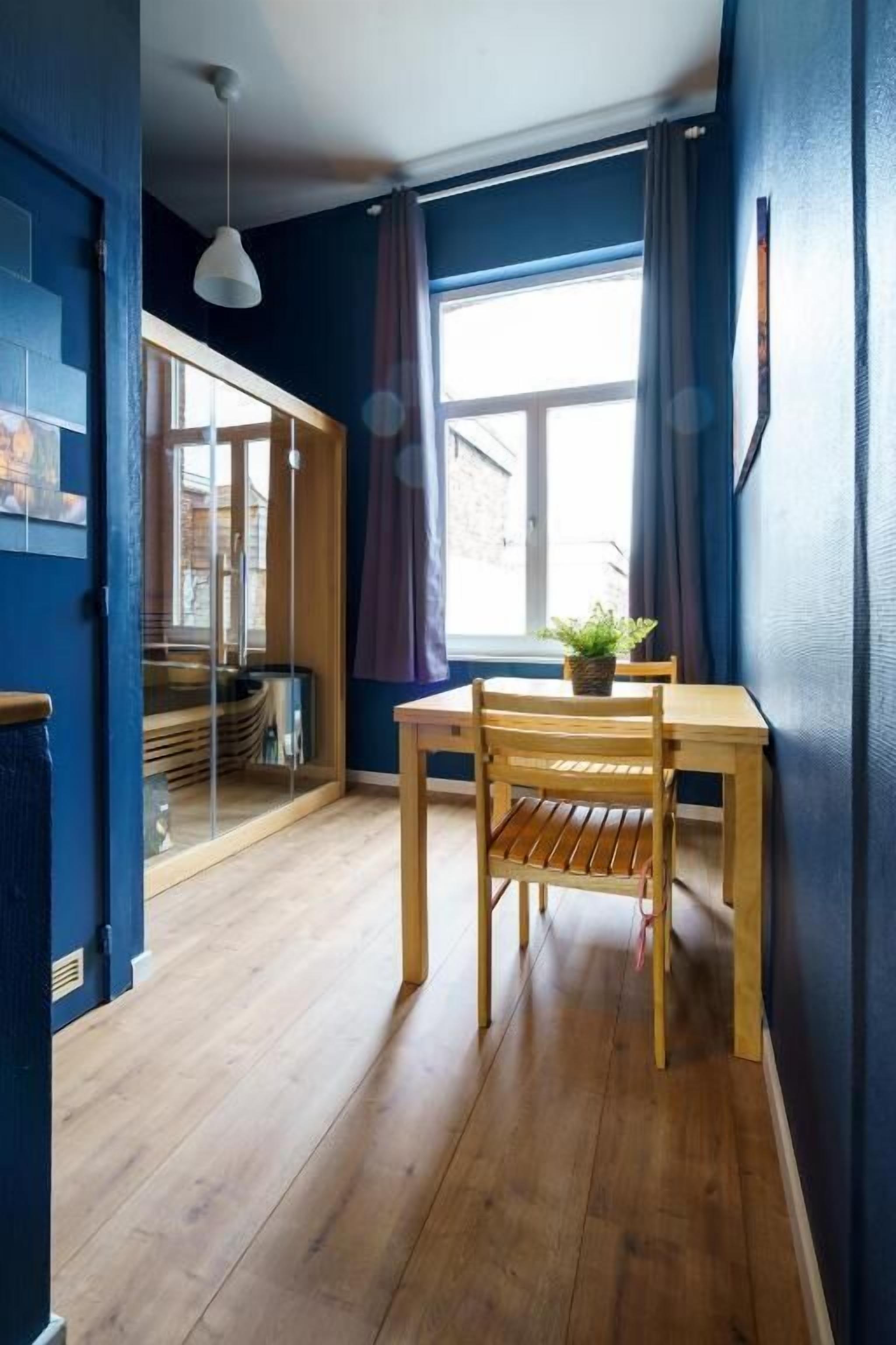 Deluxe Double Room, Canal View | Living area | Smart TV