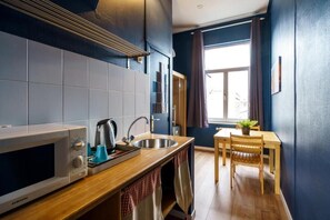 Phòng đôi Deluxe, quang cảnh kênh | Bếp riêng | Dụng cụ pha cà phê/trà, ấm điện