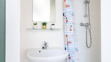 Double Room, Canal View | Bathroom
