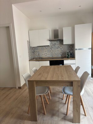 Dining - White Moon cozy cottage 2 steps from the sea (Fontane Bianche)