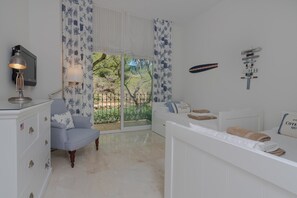 Apartment - Elegant Seafront Retreat in Rio Real Playa (Marbella)