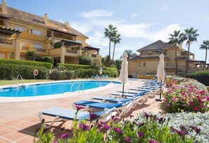 Apartment | Pool - Elegant Seafront Retreat in Rio Real Playa (Marbella)