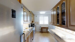 Apartment | Private kitchen - Cozy Elviria Beachside Apartment (Marbella)