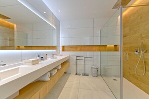 Villa | Bathroom - Spacious Villa for 12 in Puerto Banus (Marbella)