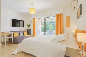 Iron/ironing board, free WiFi - Le Zen City center - Studio - Big terrace (Cannes)