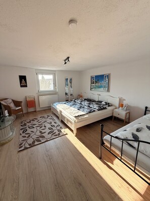 2 bedrooms, iron/ironing board, WiFi, bed sheets - Friendly family apartment near the Europapark (Meißenheim)