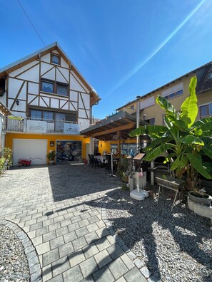 Outdoor dining - Friendly family apartment near the Europapark (Meißenheim)
