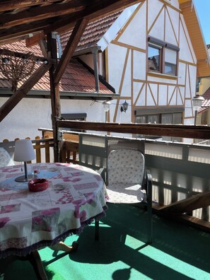 Outdoor dining - Friendly family apartment near the Europapark (Meißenheim)