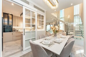 Appartement Duplex Luxe, 1 très grand lit, non-fumeurs, vue ville