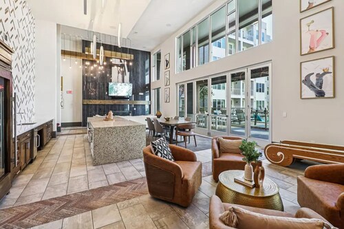 Landing Chic Studio, Game Room, Gym