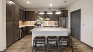 Apartment (2 Bedrooms) | Private kitchen - Landing Chic Studio, Game Room, Gym (Fort Worth)