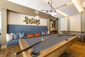 Exterior - Landing Amazing 1bd, Courtyard, Game Room (Houston)