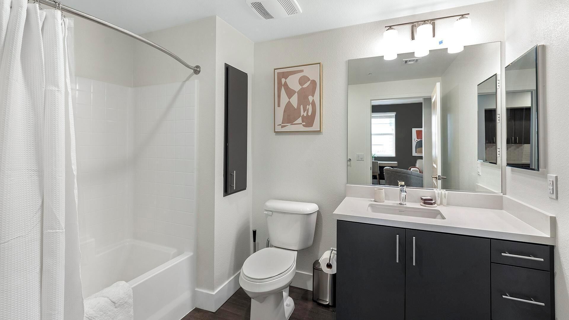 Apartment (2 Bedrooms) | Bathroom | Free toiletries, hair dryer, towels, soap