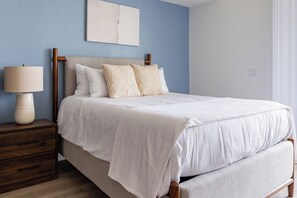 1 dormitorio, decoración individual, mobiliario individual y escritorio