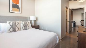 Apartment (2 Bedrooms) | 2 bilik tidur, meja, seterika/papan seterika, cadar katil