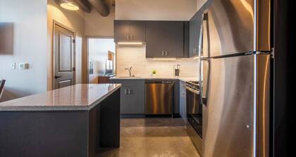 Landing Amazing 2BD in Uptown