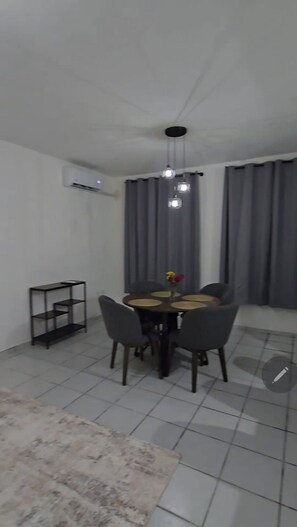 Imej tidak diklasifikasikan, 3 daripada 8, butang