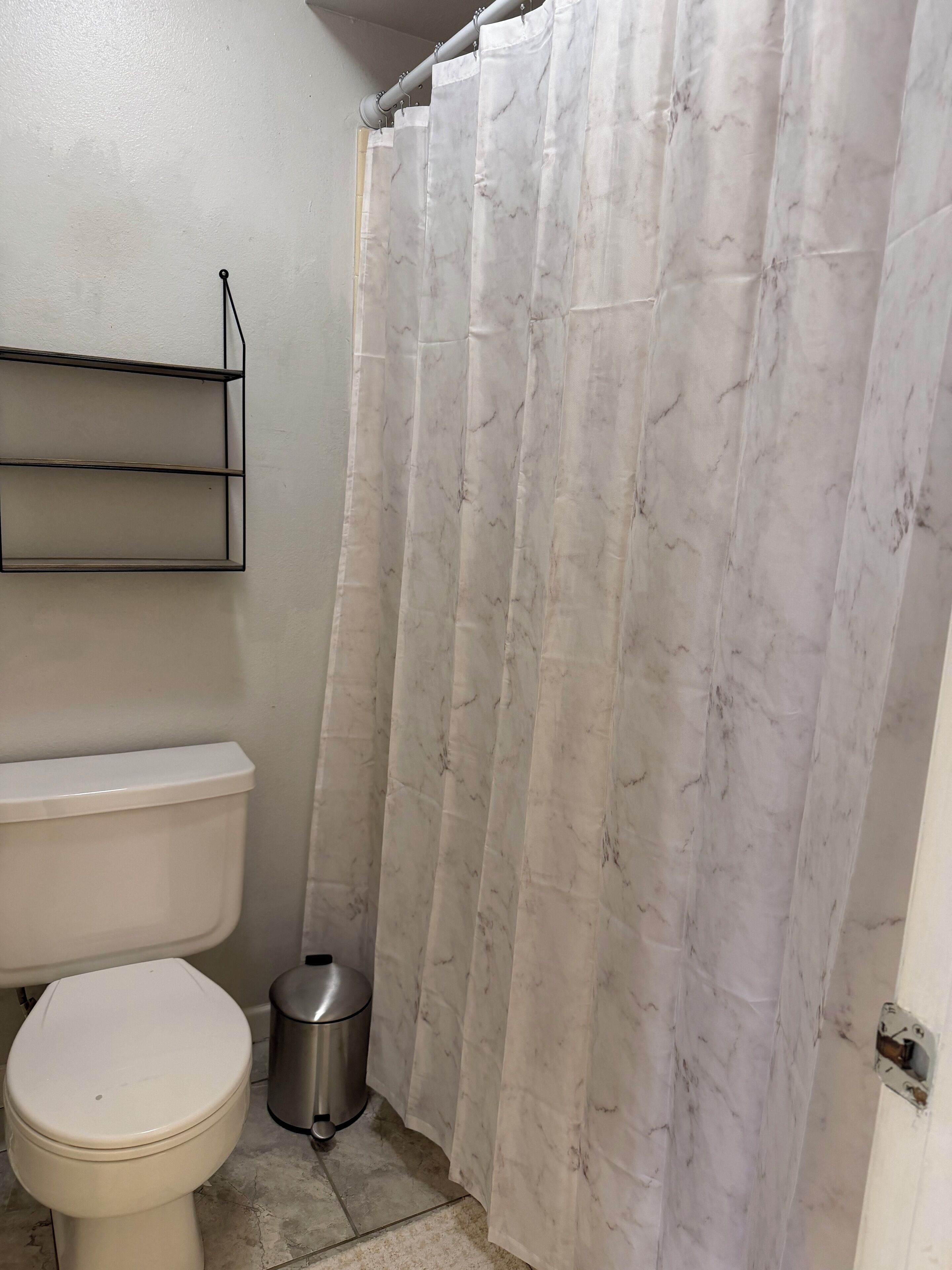 Haartrockner, Handtücher, Seife, Shampoo