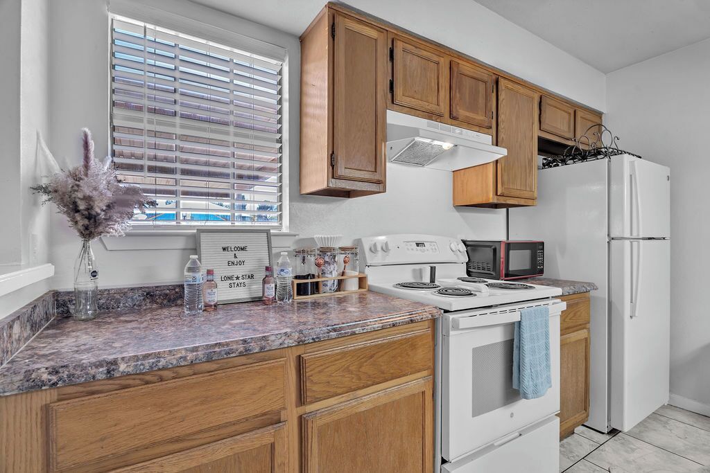 Frigorífic, microones, forn i placa de cuina 