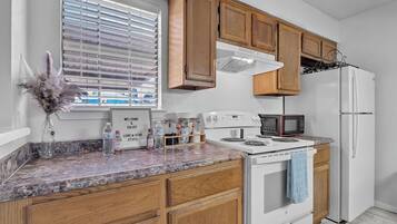 Frigorífic, microones, forn i placa de cuina