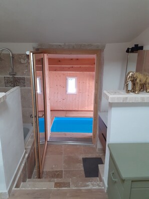 Hair dryer, soap, toilet paper - Gîte Alma Bella + small heated indoor pool- Garden- Parking (Roche-Saint-Secret-Béconne)