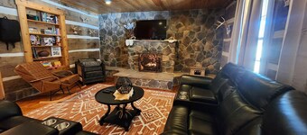 Whispering Pine's Cabin! NO CHECK-OUT LIST